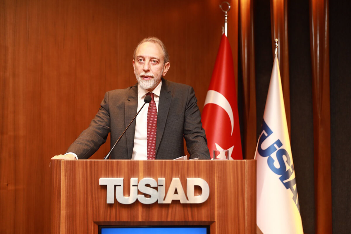 Bahadır Balkır kürsüde
