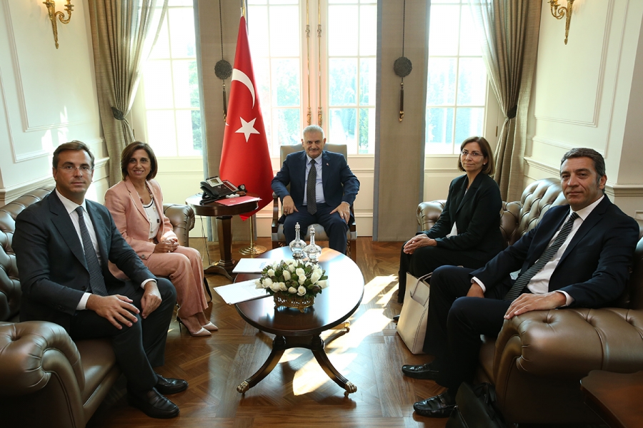 TÜSİAD Yönetim Kurulu Başkanı Cansen Başaran-Symes başkanlığındaki TÜSİAD heyeti Başbakan Binali Yıldırım ile bir araya geldi