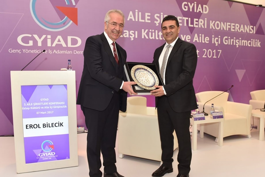 TÜSİAD Yönetim Kurulu Başkanı Erol Bilecik "3. Aile Şirketleri Konferansı"na Katıldı