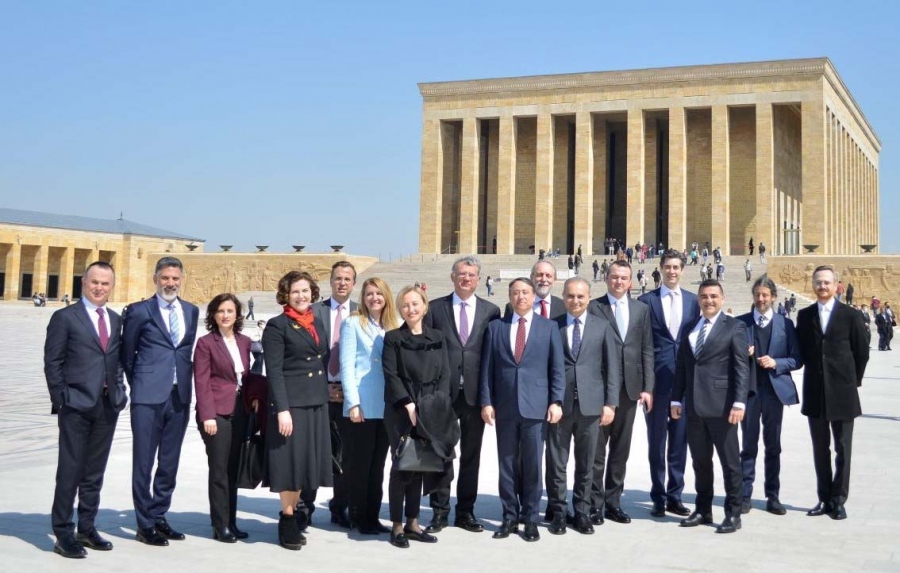 TÜSİAD Yönetim Kurulu Anıtkabir’i ziyaret etti